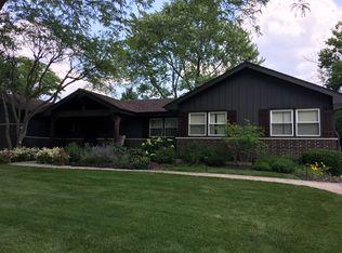 1061 Rosemary Ter, Deerfield, IL 60015