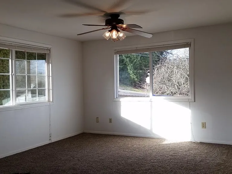 220 SW Maple St #220A — Photo 1