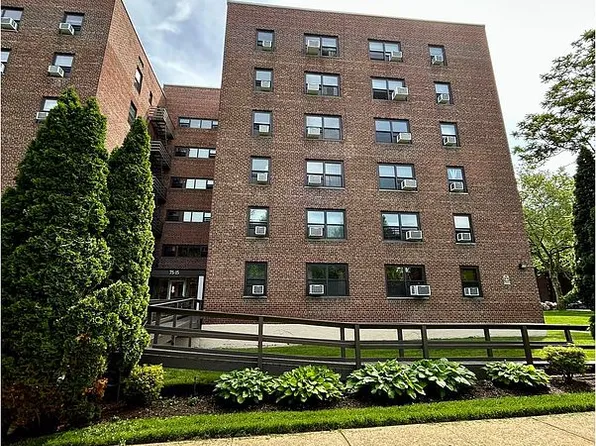 75-15 210th St APT 1A, Queens, NY 11364