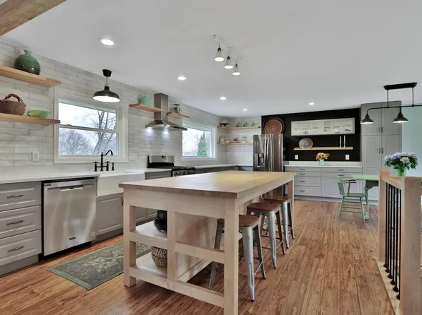 2116 Fairmeadows Rd, Stillwater, MN 55082