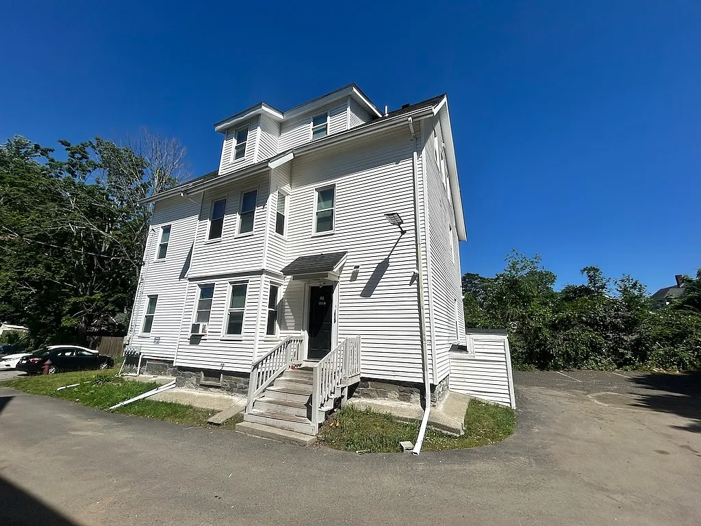 3 bed, 990 sqft, $2,550 — Photo 3