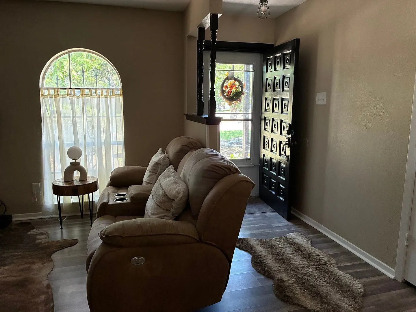 Beautifully Updated 4-BR Fort Worth Home Smart Locks, Garage, Sprinklers & Extra Space! — Photo 3