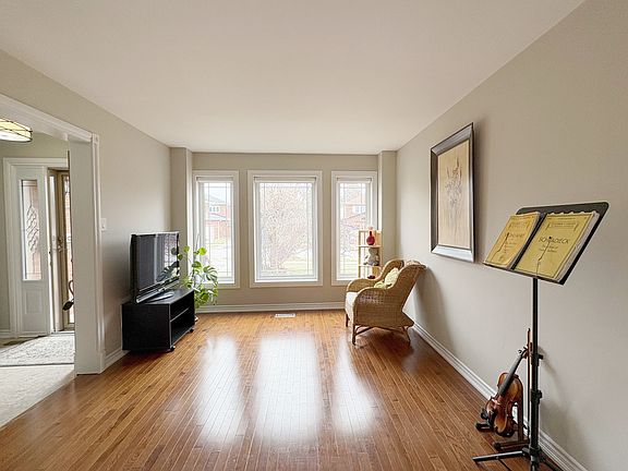 4th image of 50 Fallingbrook St