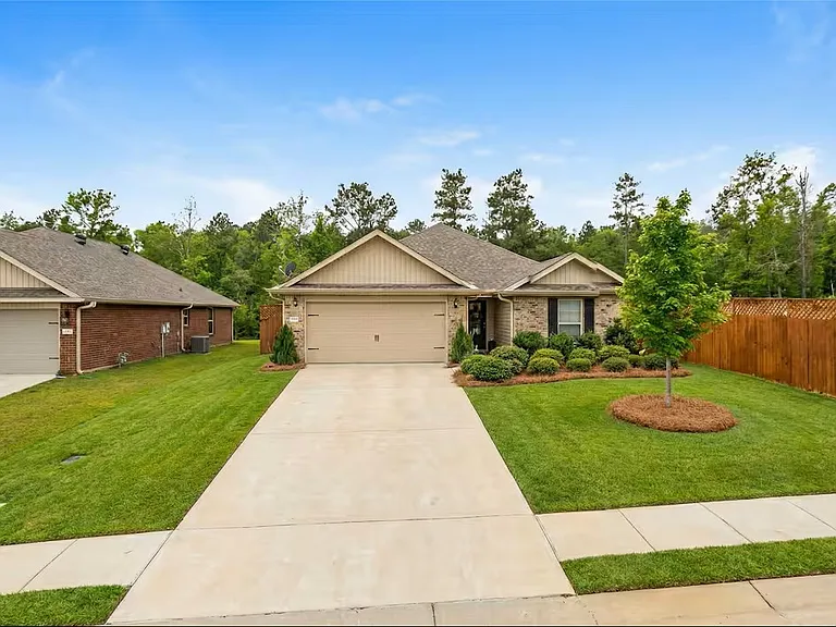 Hillcrest Drive Montevallo — Photo 1