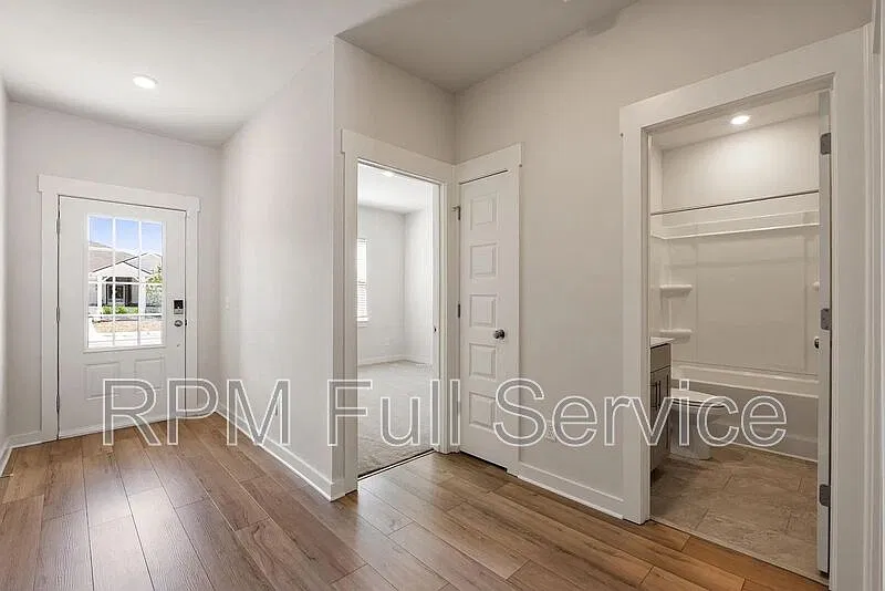 3 bed, 2.0 bath, 1673 sqft, $2,050 — Photo 4