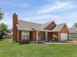 3280 Springbrook Dr, Belleville, IL 62221