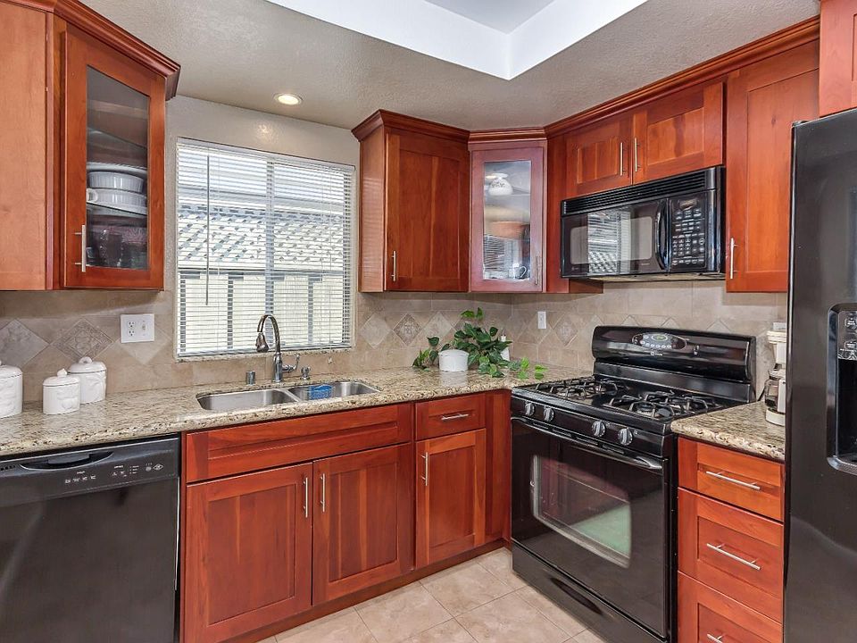 1st image of 5619 Bluegrass Ln