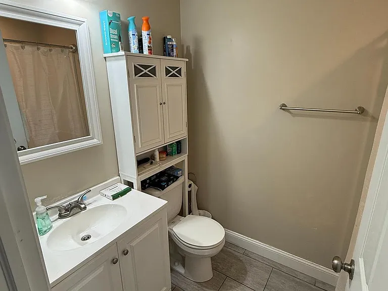 913 Hampton Way — Photo 15