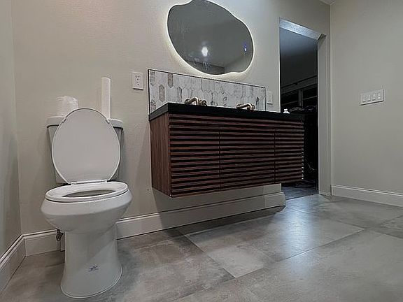 4th image of 9781 Lake Georgia Dr
