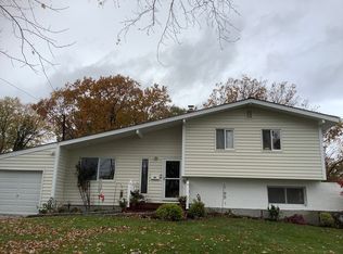 39 Spur Ln, Centereach, NY 11720