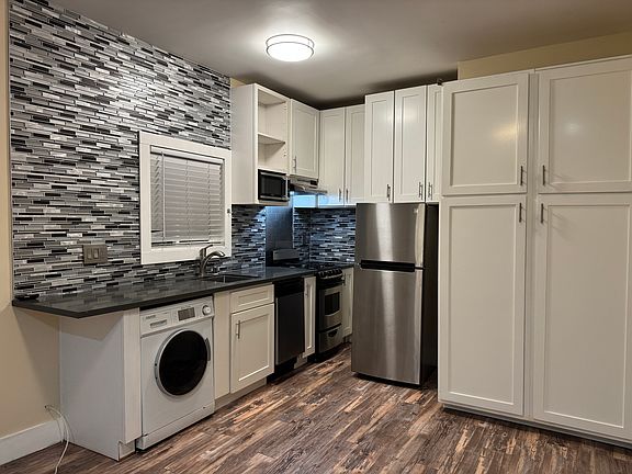 3rd image of 40 Westminster Ave APT 5