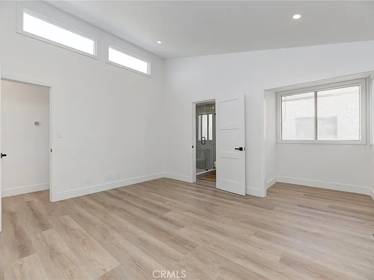 1090 Loma Dr — Photo 24
