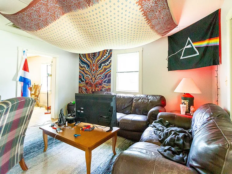 2100 N Ball Ave — Photo 11