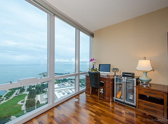 4th image of 1211 S Prairie Ave #4302