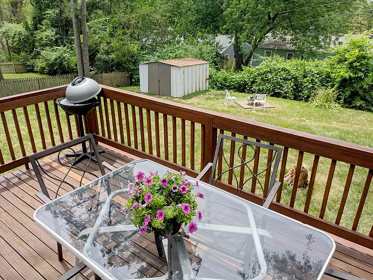 8910 Belleview Ave — Photo 33