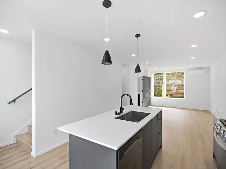 12512 35th Ave NE #F — Photo 10
