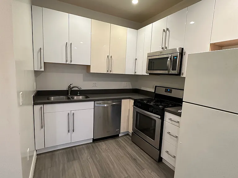 3192 W 7th St — Photo 11
