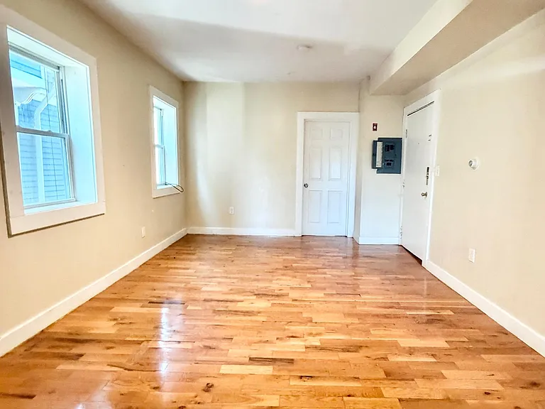 564 Howard Ave #2RR — Photo 7