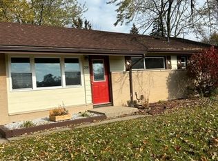 200 Flagstaff Ln, Hoffman Estates, IL 60169