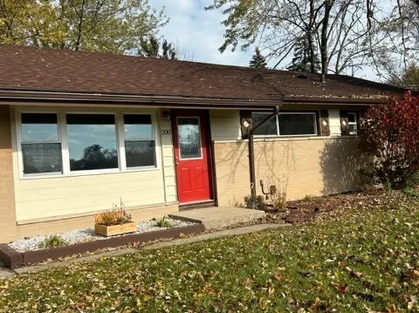 200 Flagstaff Ln, Hoffman Estates, IL 60169