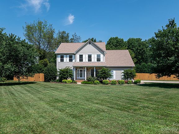 3rd image of 105 Catalina Place Dr