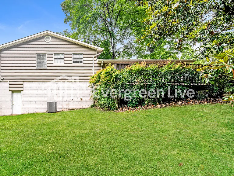 1701 Patricia Cir — Photo 15