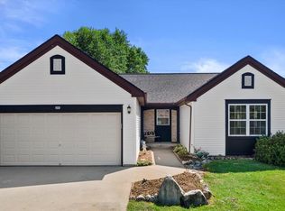 205 Shore Cir, Oconomowoc, WI 53066