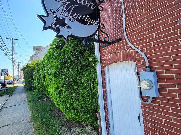 2nd image of 402 Morgantown Rd