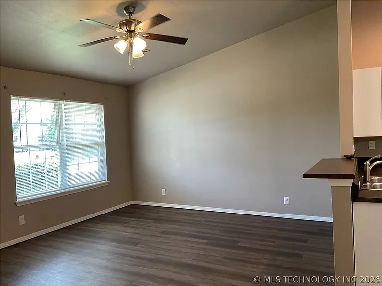 26011 E 89th St S — Photo 3