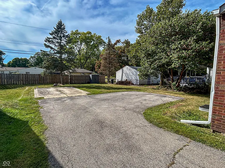 5846 N Keystone Ave — Photo 3