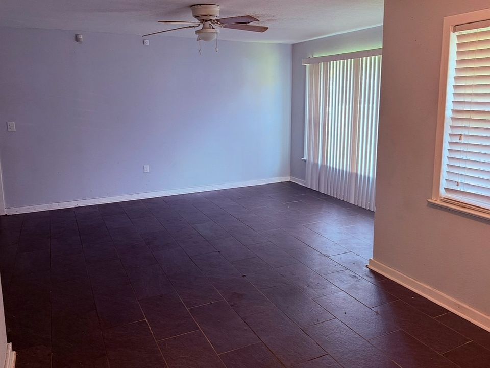 2nd image of 1426 52nd Ave