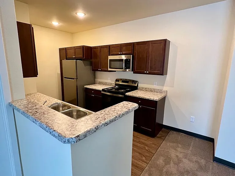 717 Meridian Dr — Photo 5