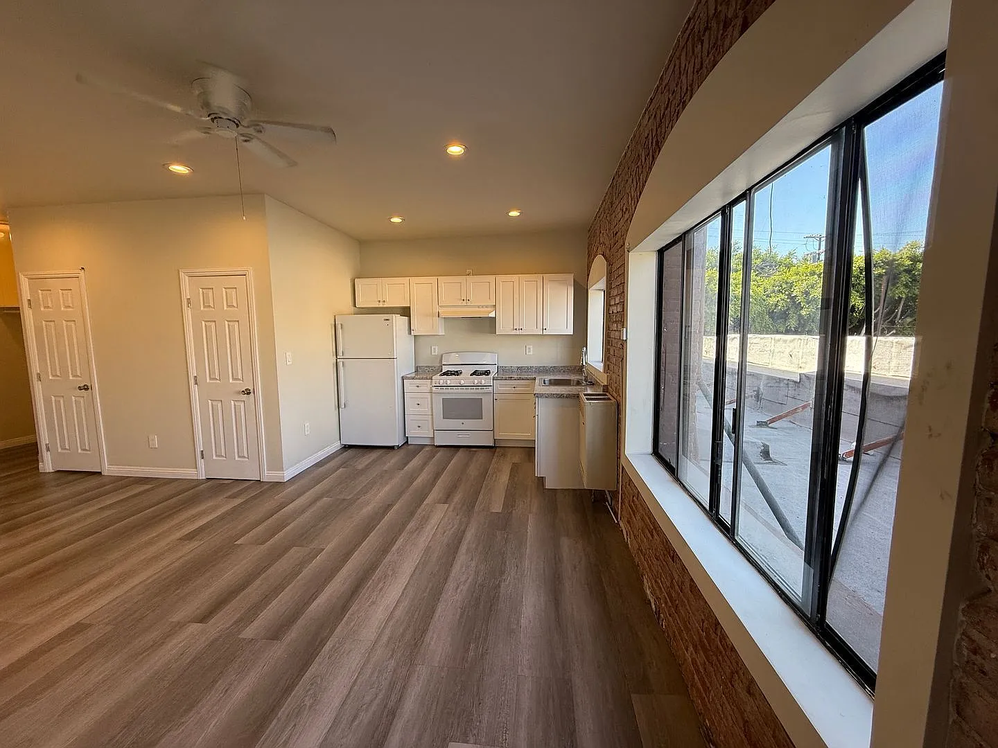 Studio, 1.0 bath, 378 sqft, $1,700 — Photo 2