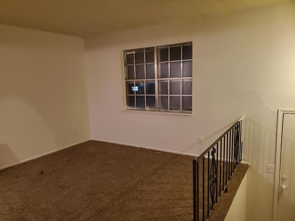 1st image of 1120 NW Golfview Dr