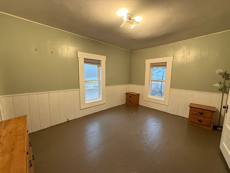 546 Barclay St — Photo 10