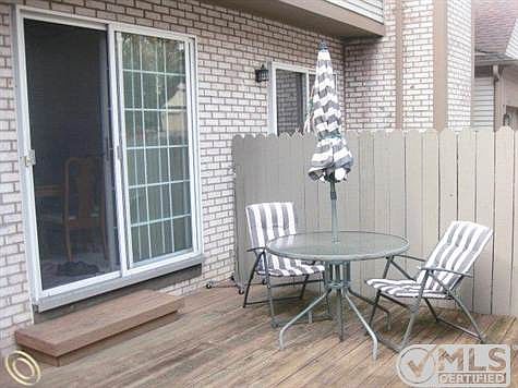 B) beautiful deck off back.JPG