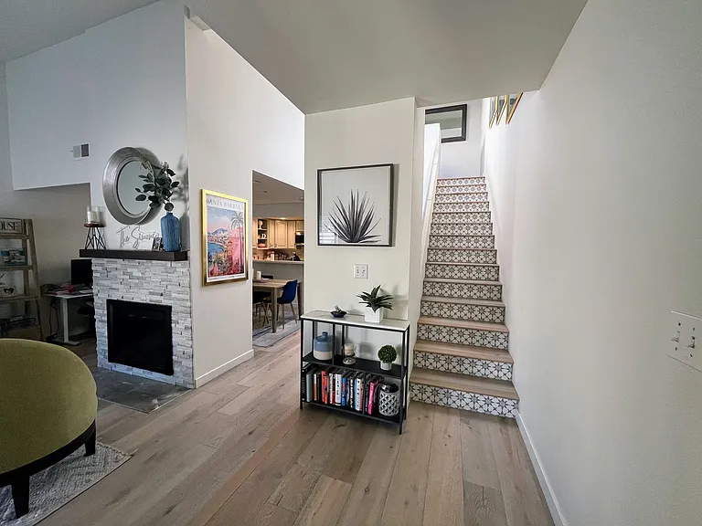 2051 Cliff Dr #18 — Photo 21