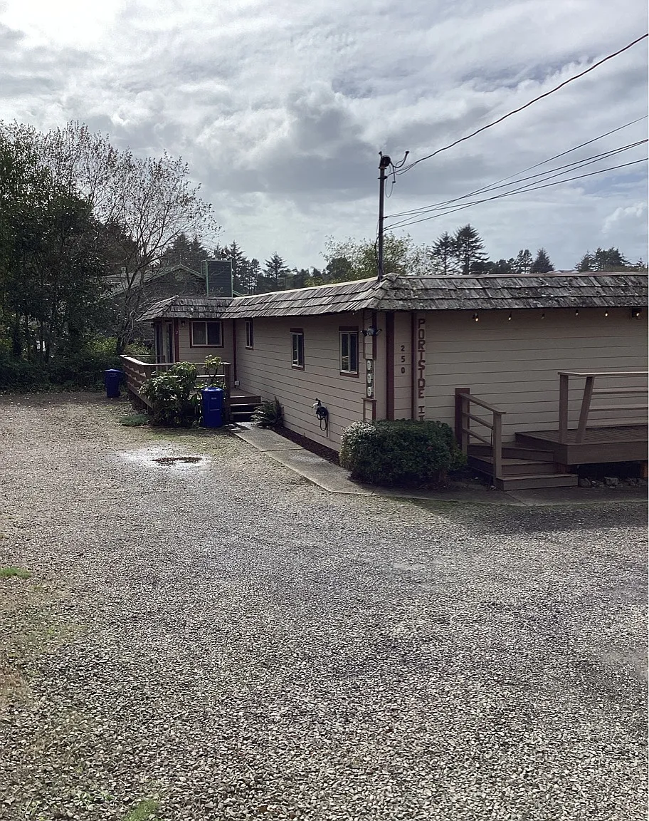 250 Southeast Winchell Street - 3 — Photo 1