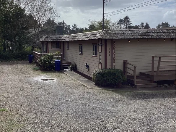 250 SE Winchell St #3, Depoe Bay, OR 97341