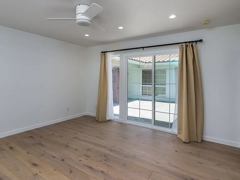 32046 Kingspark Ct — Photo 14