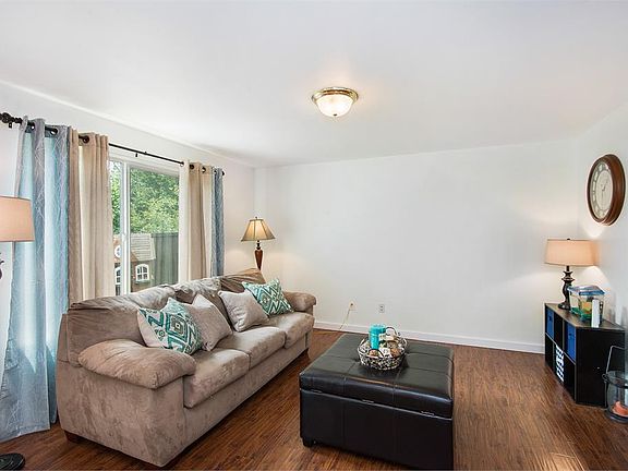 3rd image of 2372 SE Plymouth Way