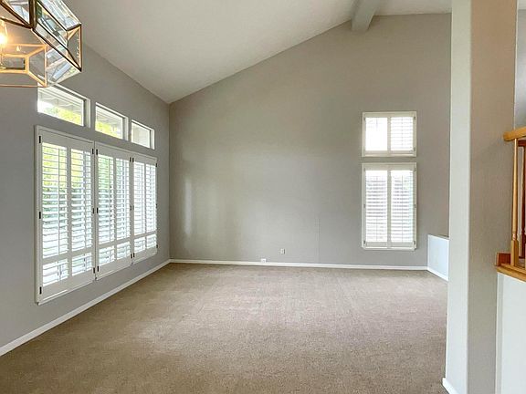 5th image of 10 Hillview Ct