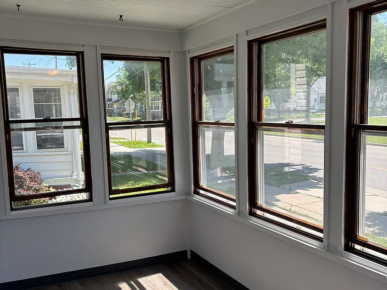 Front porch / three seasons room