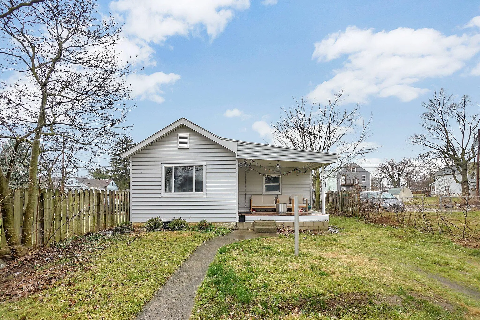 2273 Hiawatha Park Dr photo 1