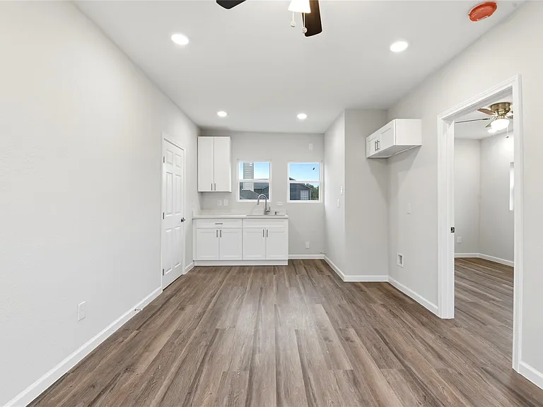 7010 Brownsville St — Photo 5