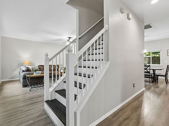 3rd image of 505 Big Oak Ct
