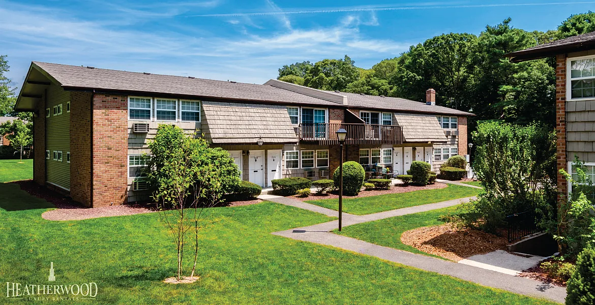 Heatherwood House at Ronkonkoma — Photo 1