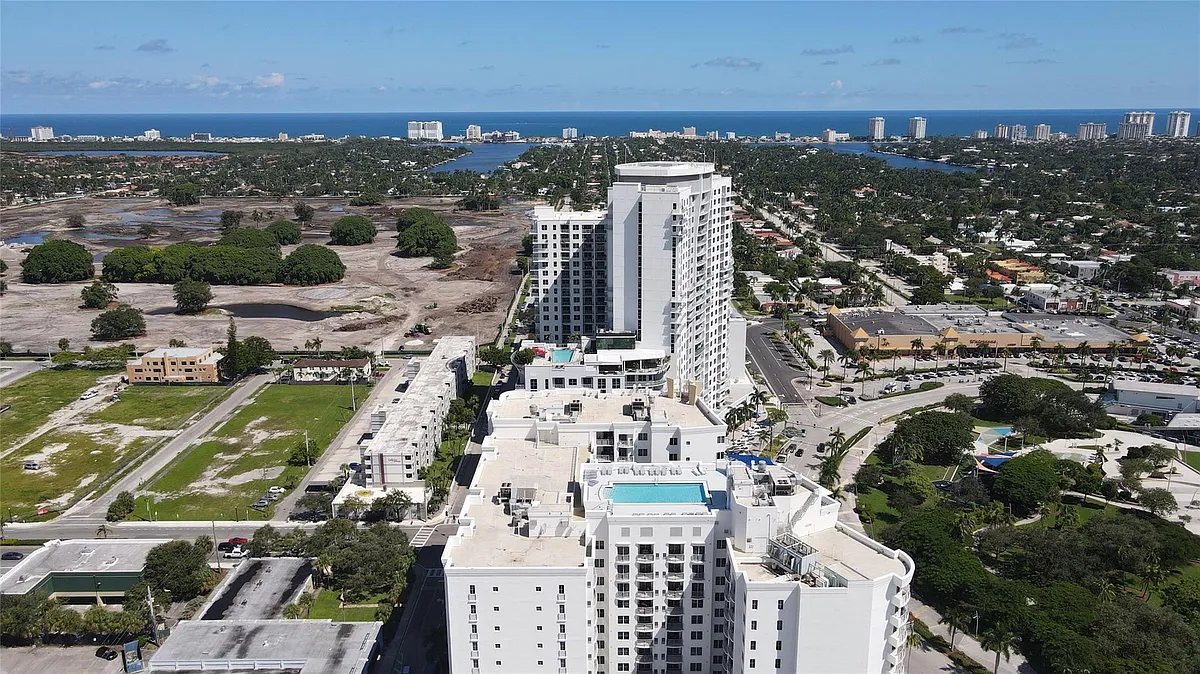 Building Photo - 1830 Radius Dr #1020
