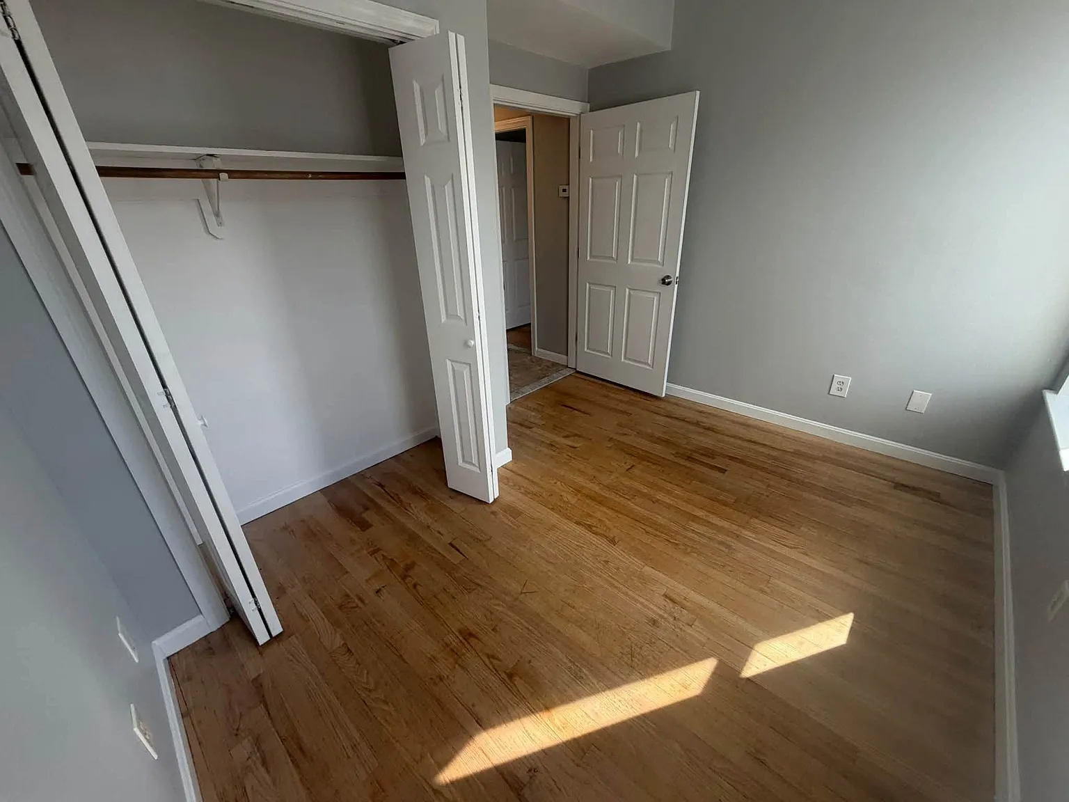 3 bed, 999 sqft, $2,700 — Photo 4