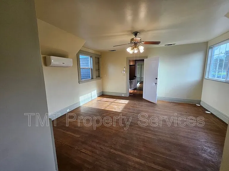 1214 N Pershing Ave — Photo 96
